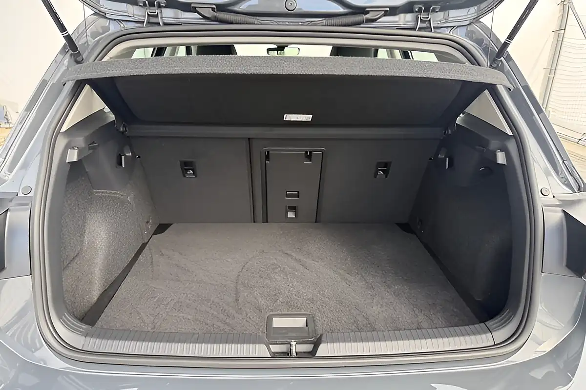 Used 2022 Volkswagen Golf Life Grey - Interior and Exterior details 15