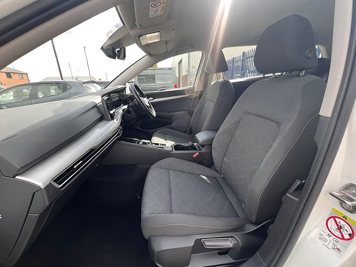 Used 2022 Volkswagen Golf Life Oryx White Pearl - Interior and Exterior details 15
