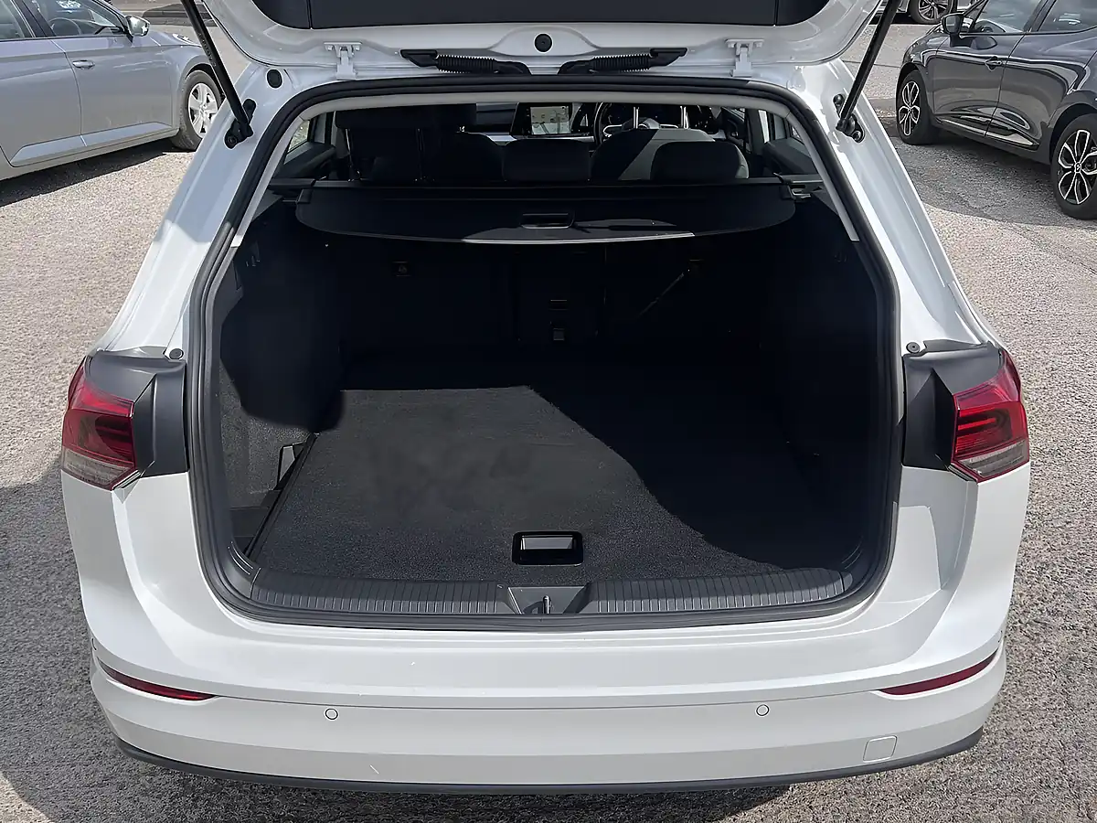 Used 2022 Volkswagen Golf Life Oryx White Pearl - Interior and Exterior details 18