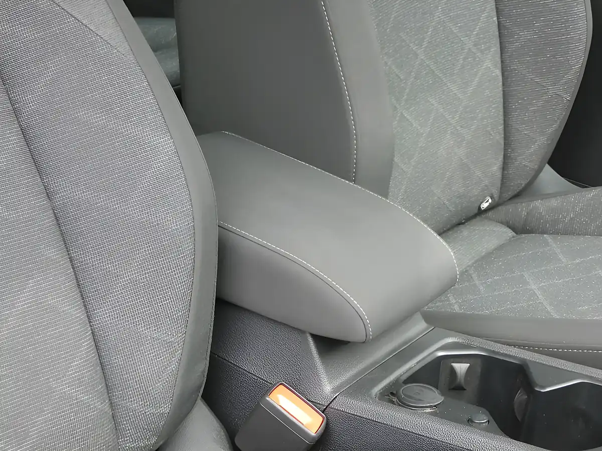 Used 2022 Volkswagen Golf Life Pure White - Interior and Exterior details 12