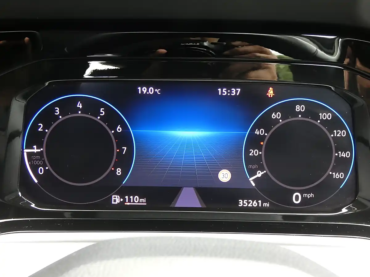 Used 2022 Volkswagen Golf Life Pure White - Interior and Exterior details 13