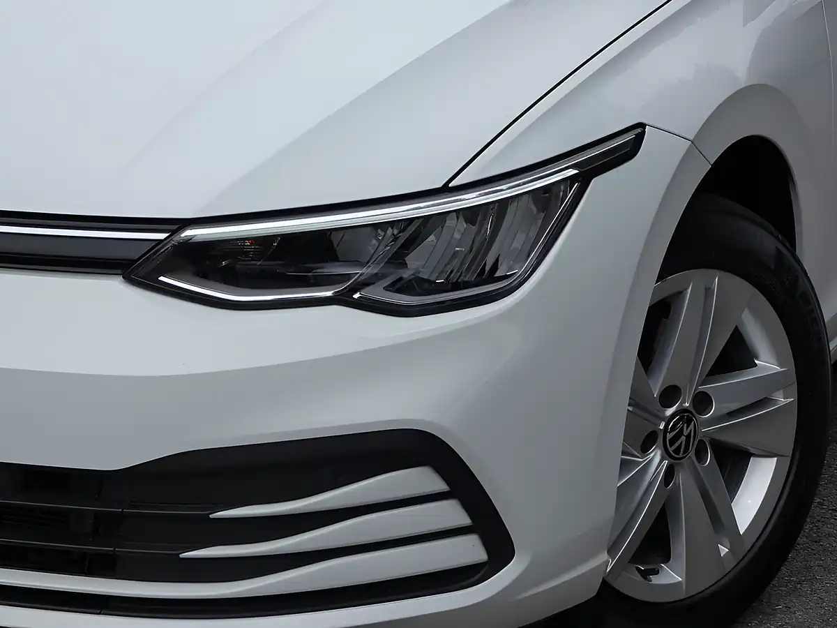 Used 2022 Volkswagen Golf Life Pure White - Interior and Exterior details 9