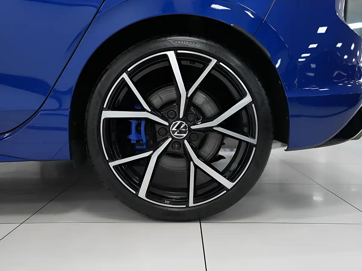 Used 2022 Volkswagen Golf R Blue - Interior and Exterior details 13