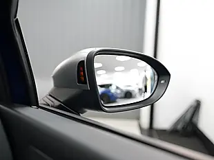 Used 2022 Volkswagen Golf R Blue - Interior and Exterior details 15