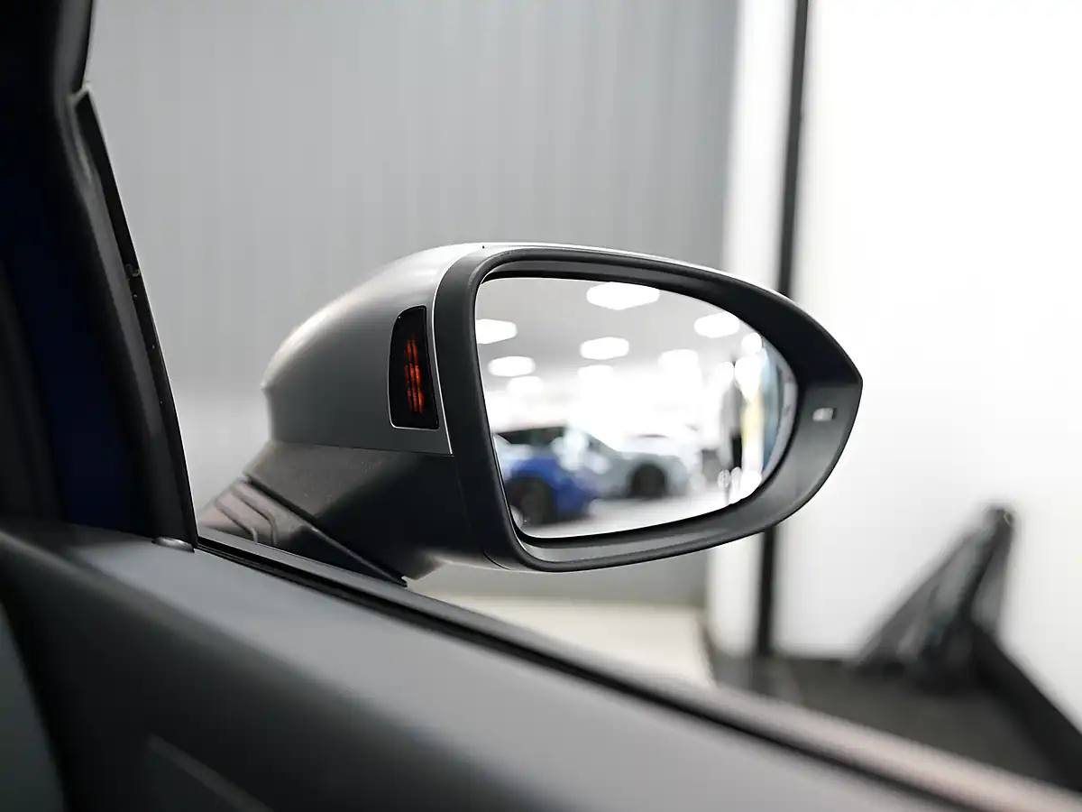 Used 2022 Volkswagen Golf R Blue - Interior and Exterior details 15