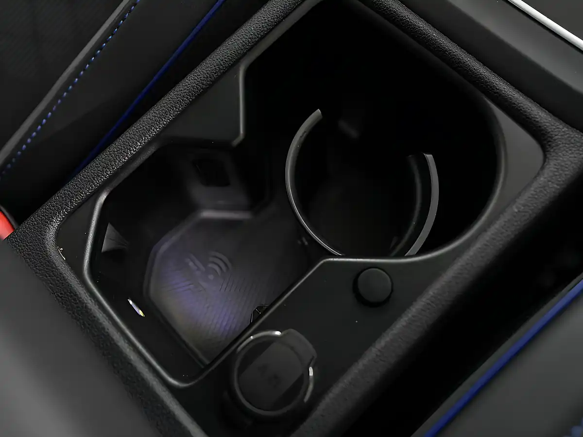 Used 2022 Volkswagen Golf R Blue - Interior and Exterior details 16