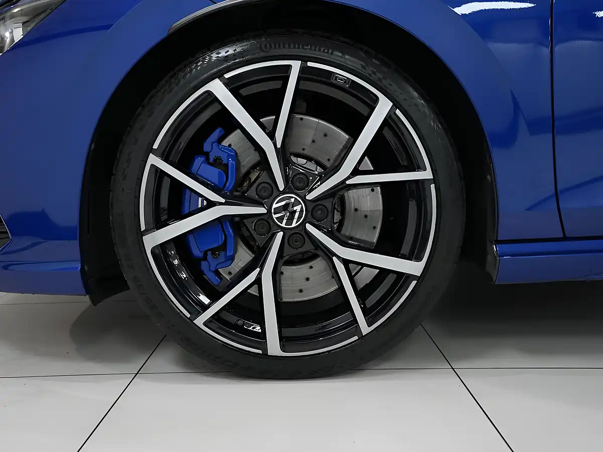 Used 2022 Volkswagen Golf R Blue - Interior and Exterior details 4