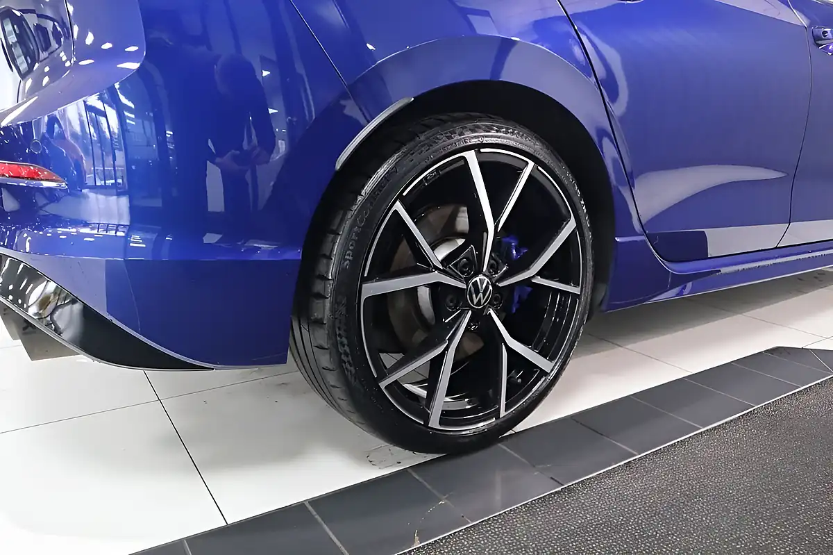 Used 2022 Volkswagen Golf R Blue - Interior and Exterior details 7