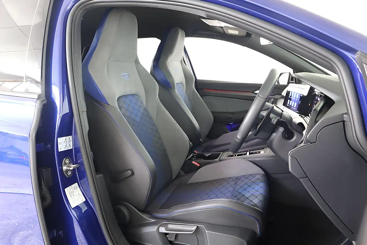 Used 2022 Volkswagen Golf R Blue - Interior and Exterior details 10