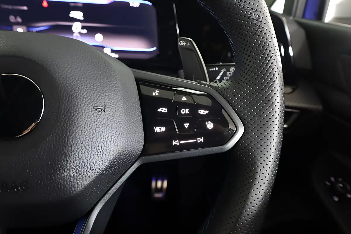 Used 2022 Volkswagen Golf R Blue - Interior and Exterior details 12