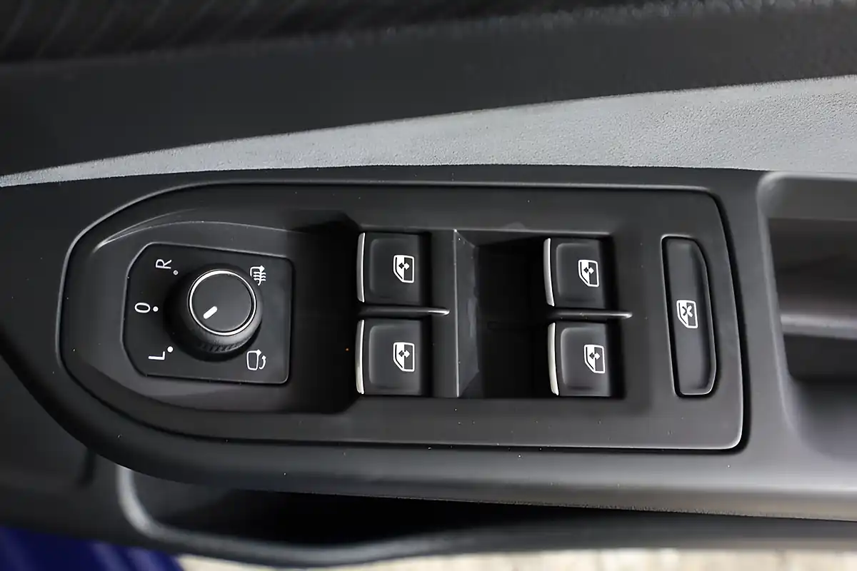 Used 2022 Volkswagen Golf R Blue - Interior and Exterior details 14