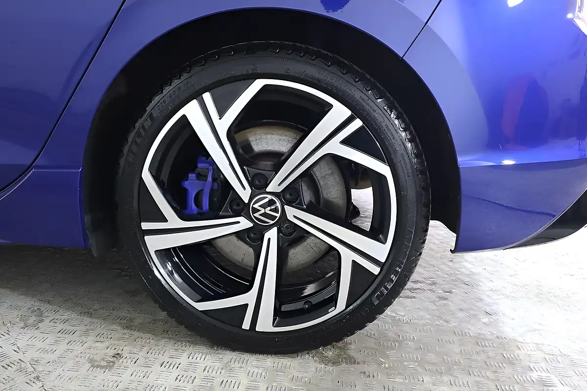 Used 2022 Volkswagen Golf R Blue - Interior and Exterior details 16