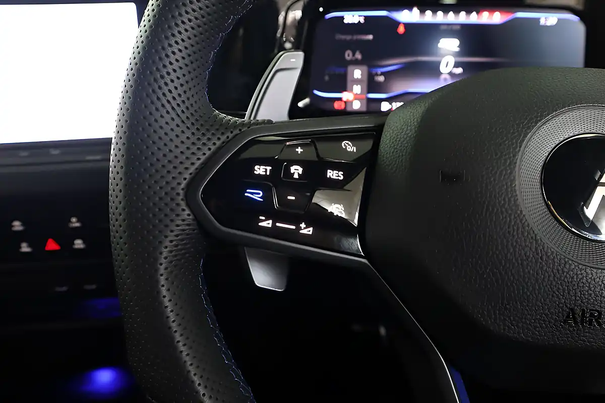 Used 2022 Volkswagen Golf R Blue - Interior and Exterior details 20
