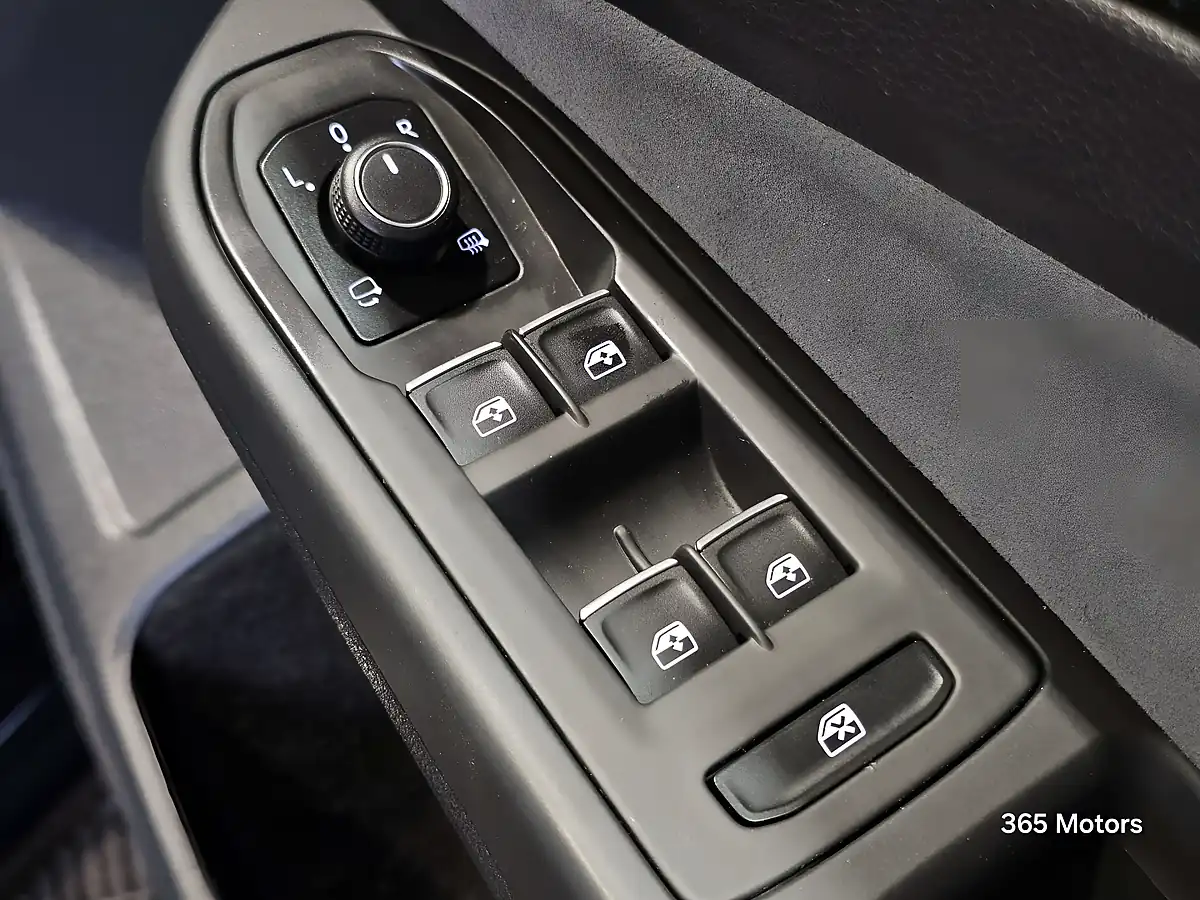 Used 2022 Volkswagen Golf R Deep Black - Interior and Exterior details 19