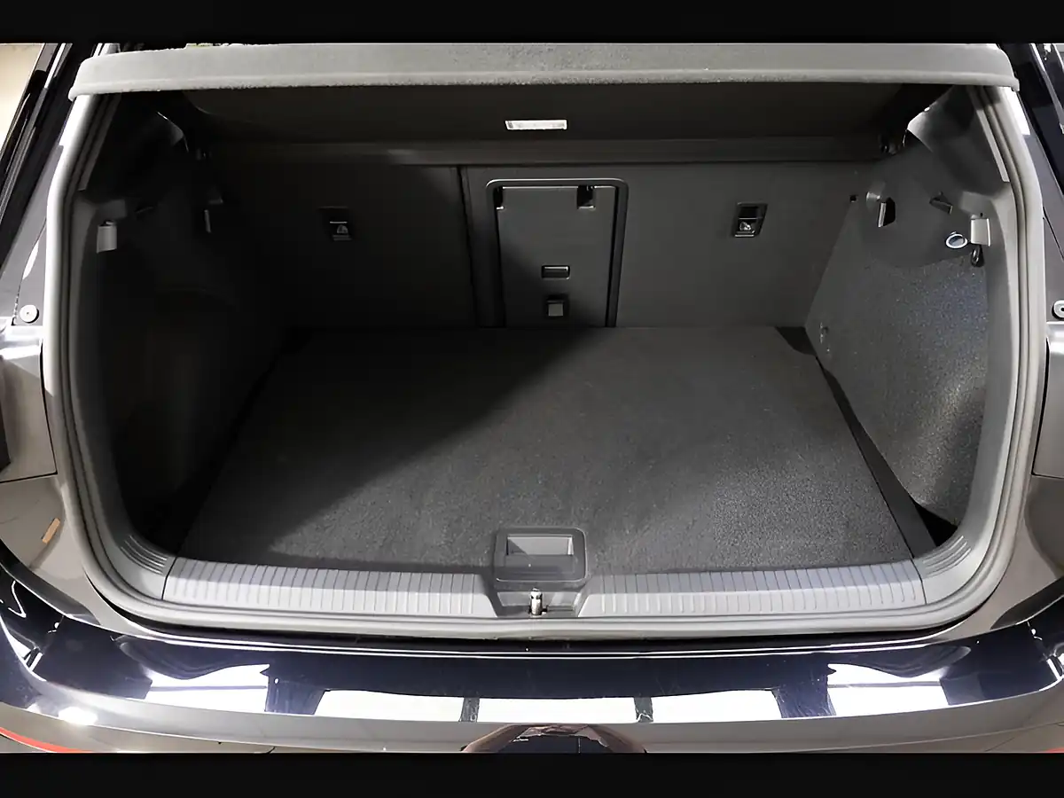 Used 2022 Volkswagen Golf R-Line Black - Interior and Exterior details 17