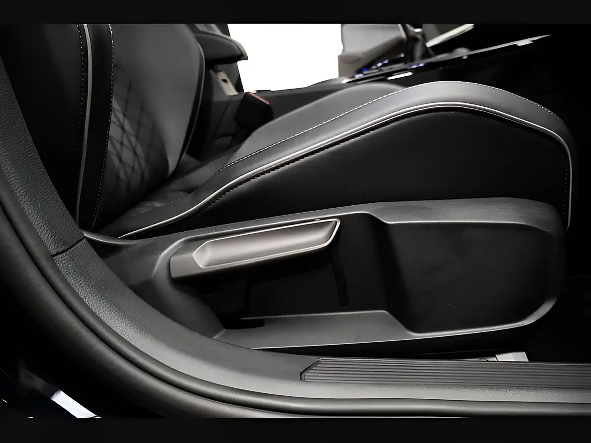 Used 2022 Volkswagen Golf R-Line Black - Interior and Exterior details 18