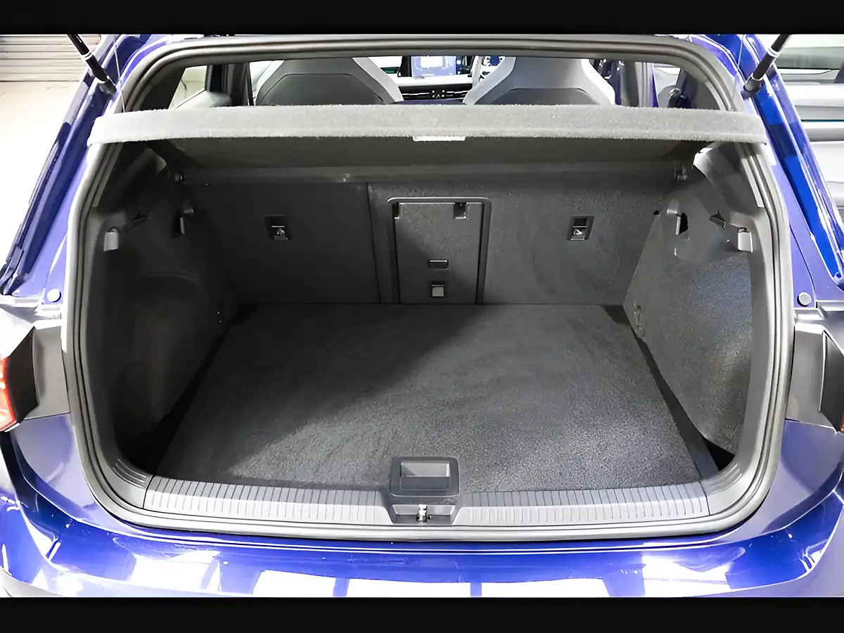 Used 2022 Volkswagen Golf R-Line Blue - Interior and Exterior details 11