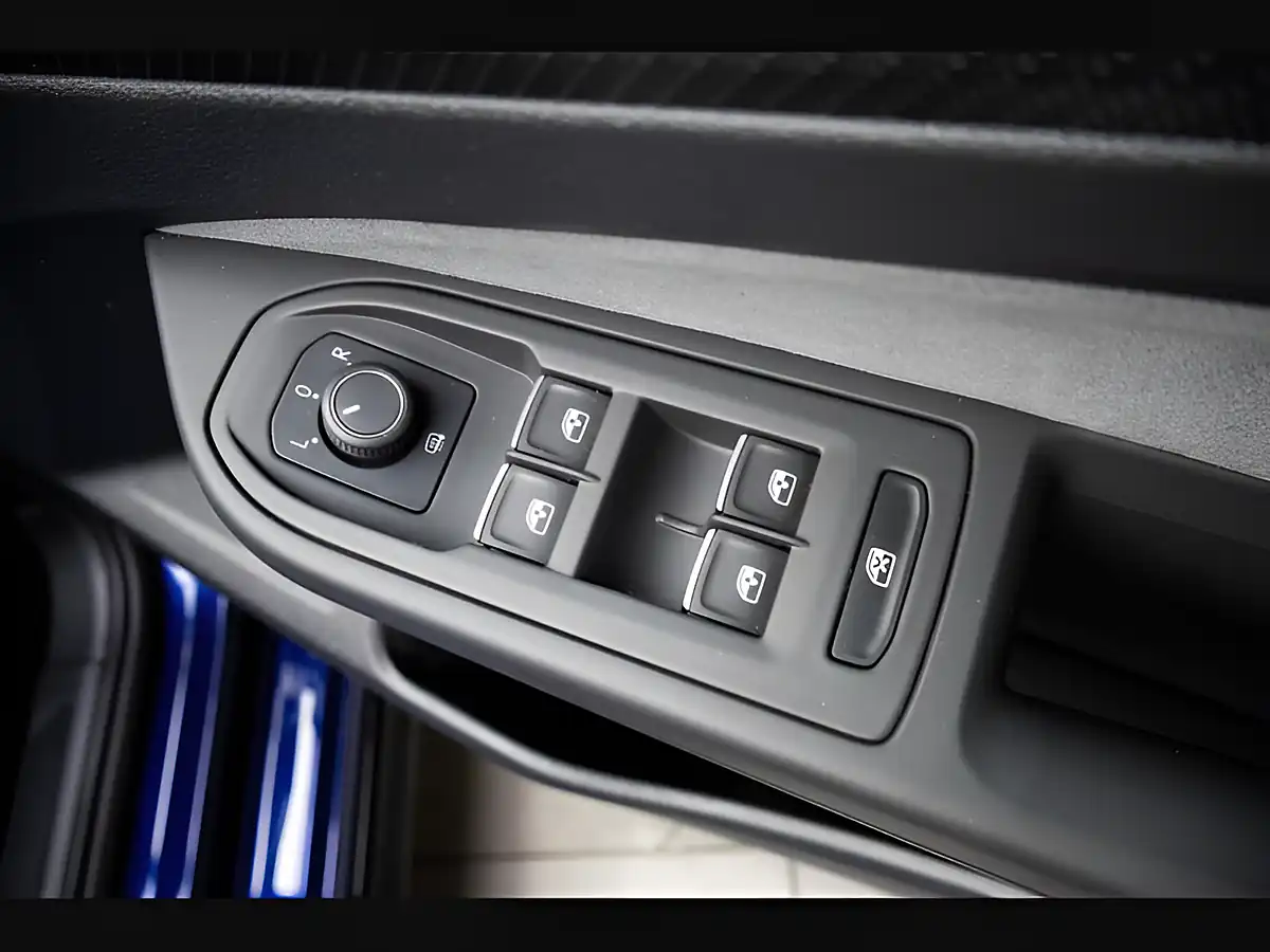 Used 2022 Volkswagen Golf R-Line Blue - Interior and Exterior details 12