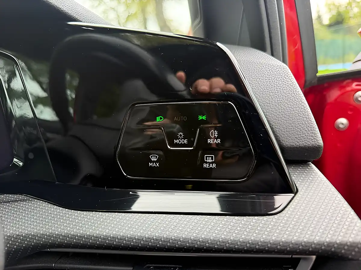 Used 2022 Volkswagen Golf R-Line Red - Interior and Exterior details 16