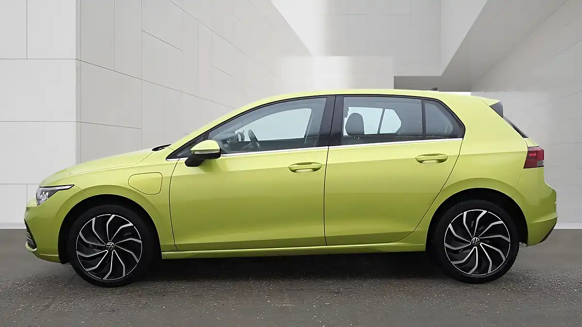 Used 2022 Volkswagen Golf Style Yellow - Interior and Exterior details 12