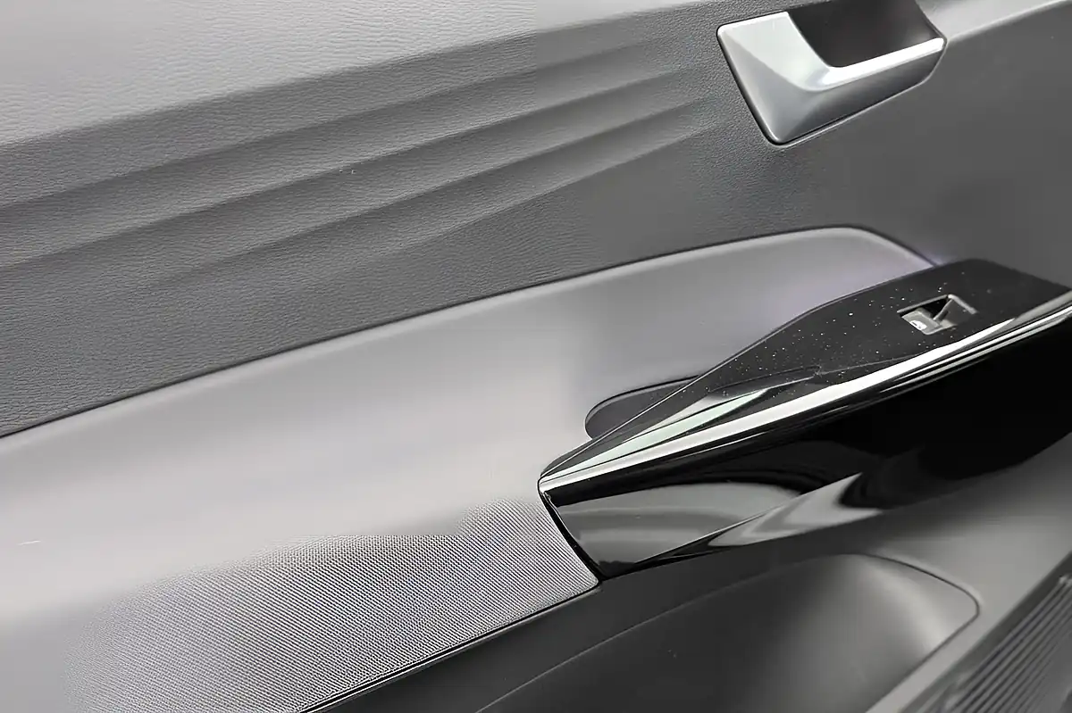 Used 2022 Volkswagen Id.3 Life White - Interior and Exterior details 14