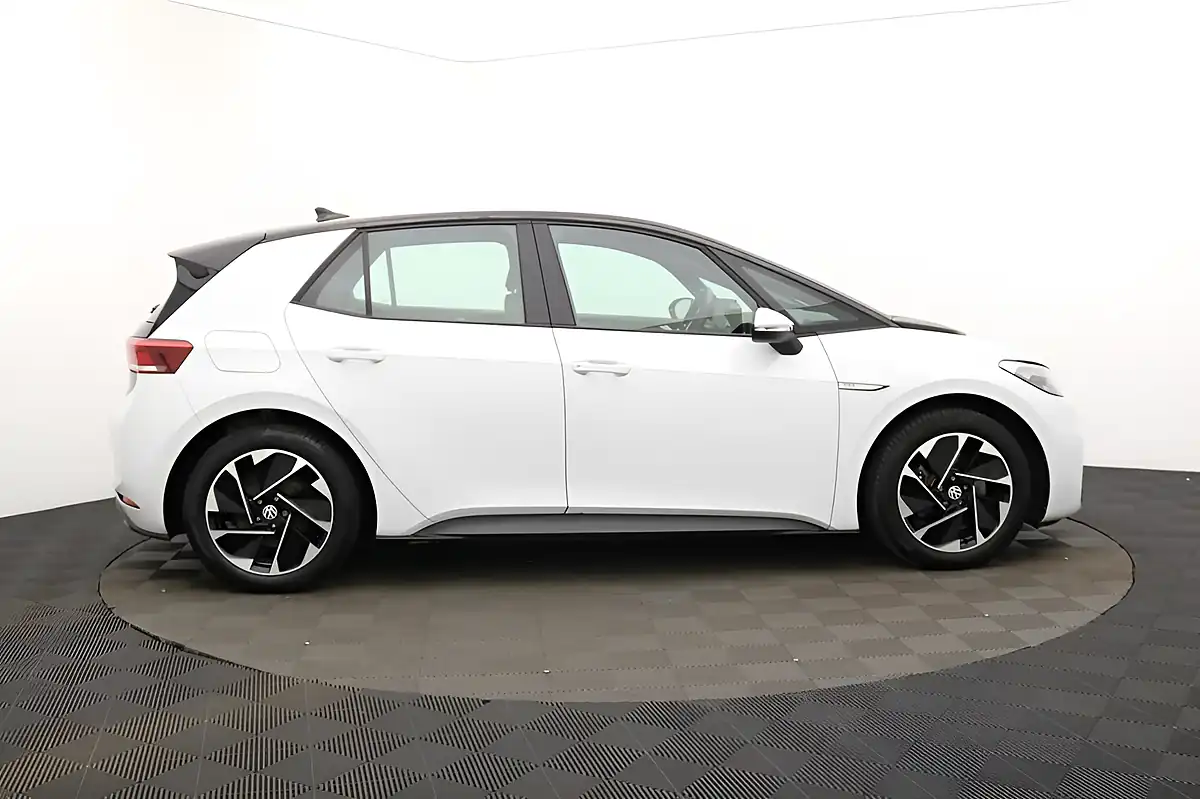 Used 2022 Volkswagen Id.3 Life White - Interior and Exterior details 2