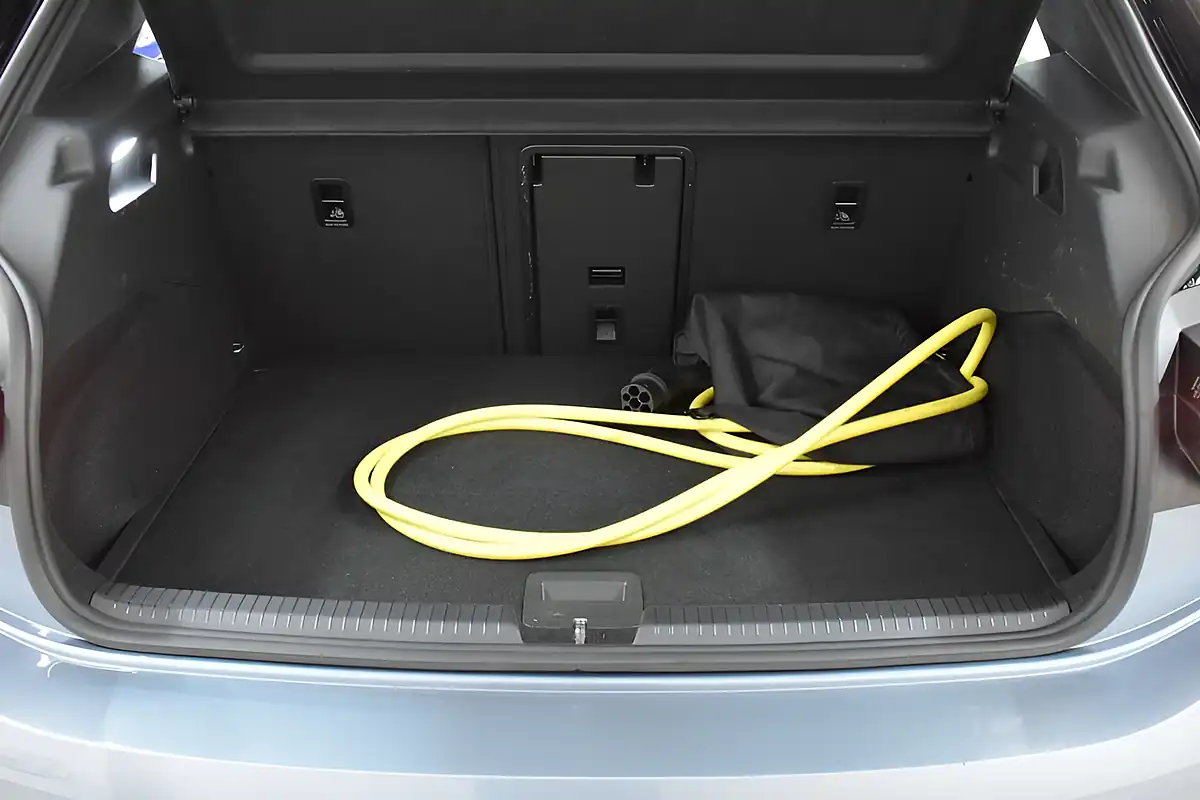 Used 2022 Volkswagen Id.3 Pro Performance Blue - Interior and Exterior details 13
