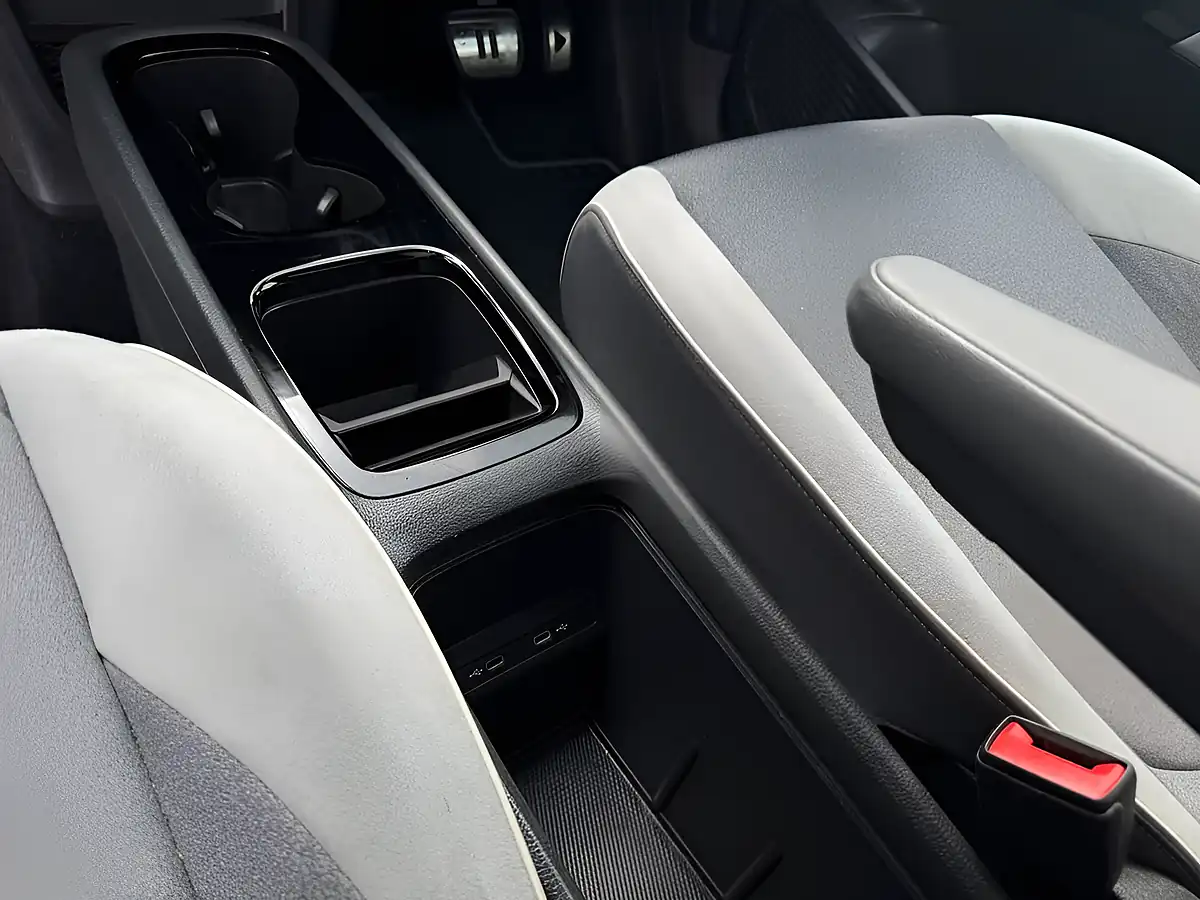 Used 2022 Volkswagen ID.3 Pro Performance Family Grey - Interior and Exterior details 15
