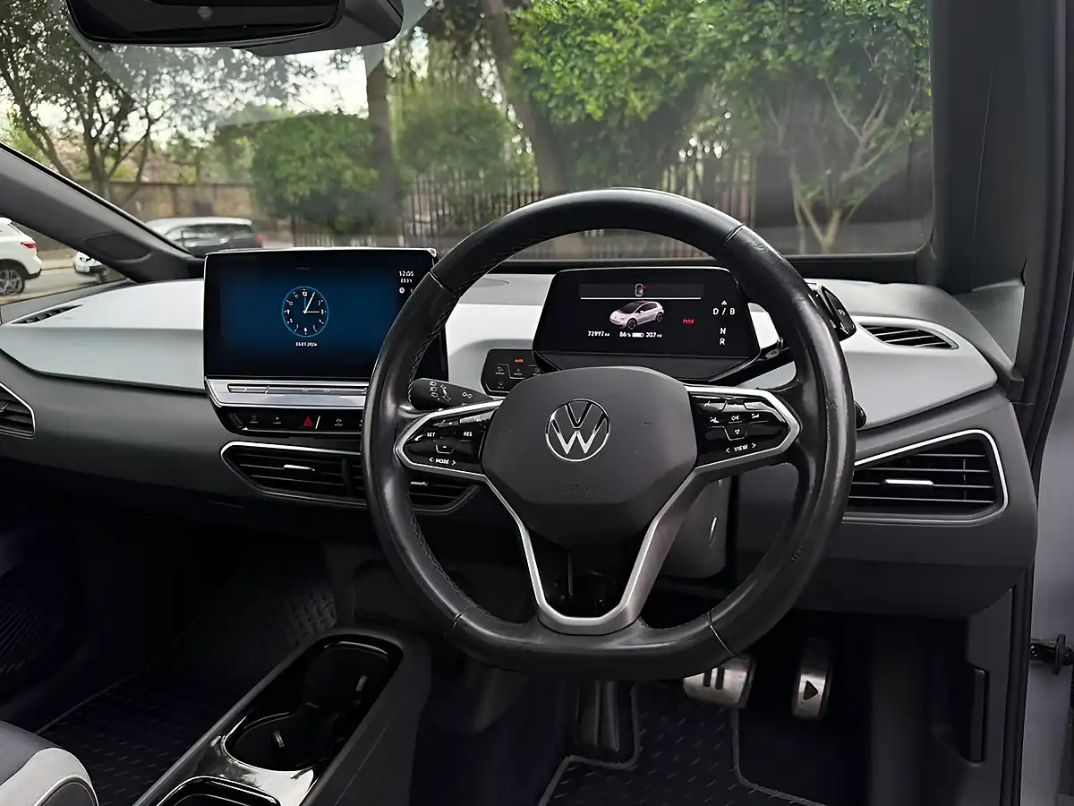Used 2022 Volkswagen ID.3 Pro Performance Family Grey - Interior and Exterior details 16