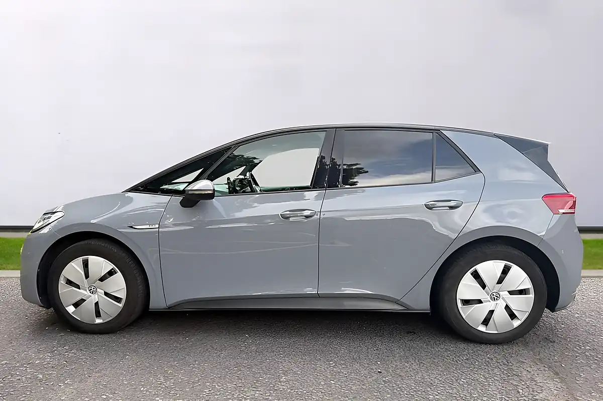 Used 2022 Volkswagen ID.3 Pro Performance Family Grey - Interior and Exterior details 4