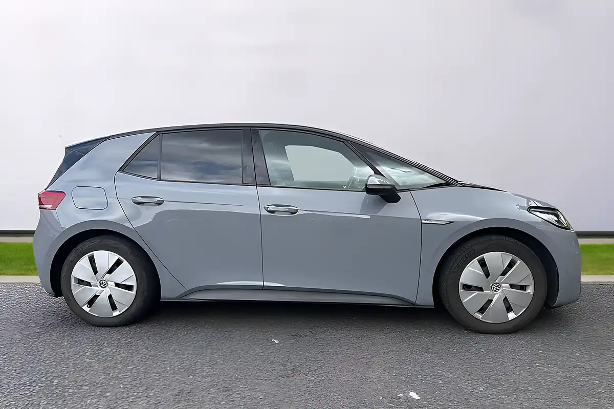 Used 2022 Volkswagen ID.3 Pro Performance Family Grey - Interior and Exterior details 8