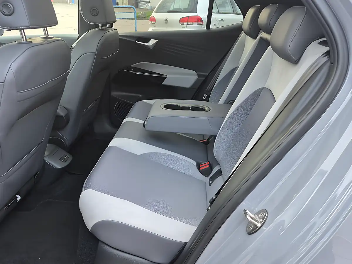 Used 2022 Volkswagen ID.3 Pro Performance Family Moonstone Grey - Interior and Exterior details 10
