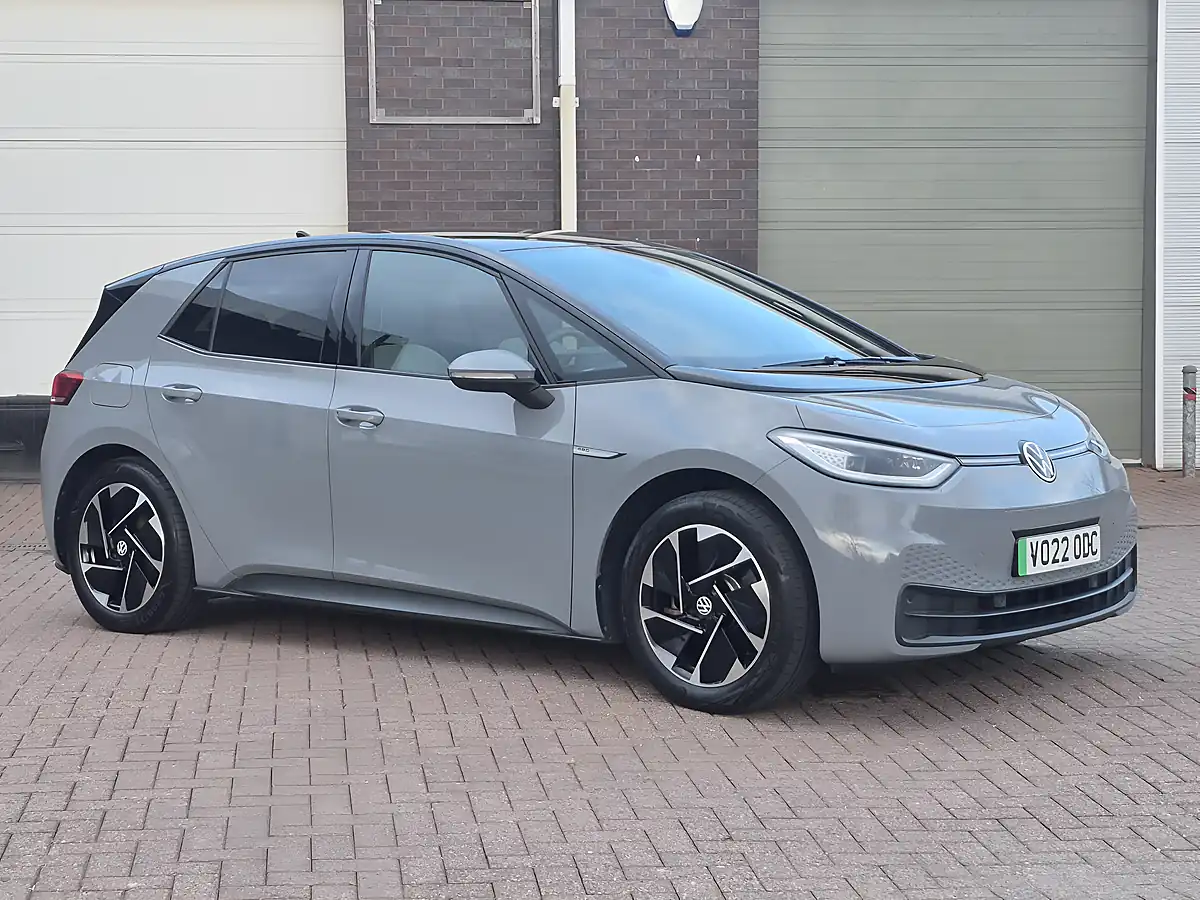 Used 2022 Volkswagen ID.3 Pro Performance Family Moonstone Grey - Interior and Exterior details 2