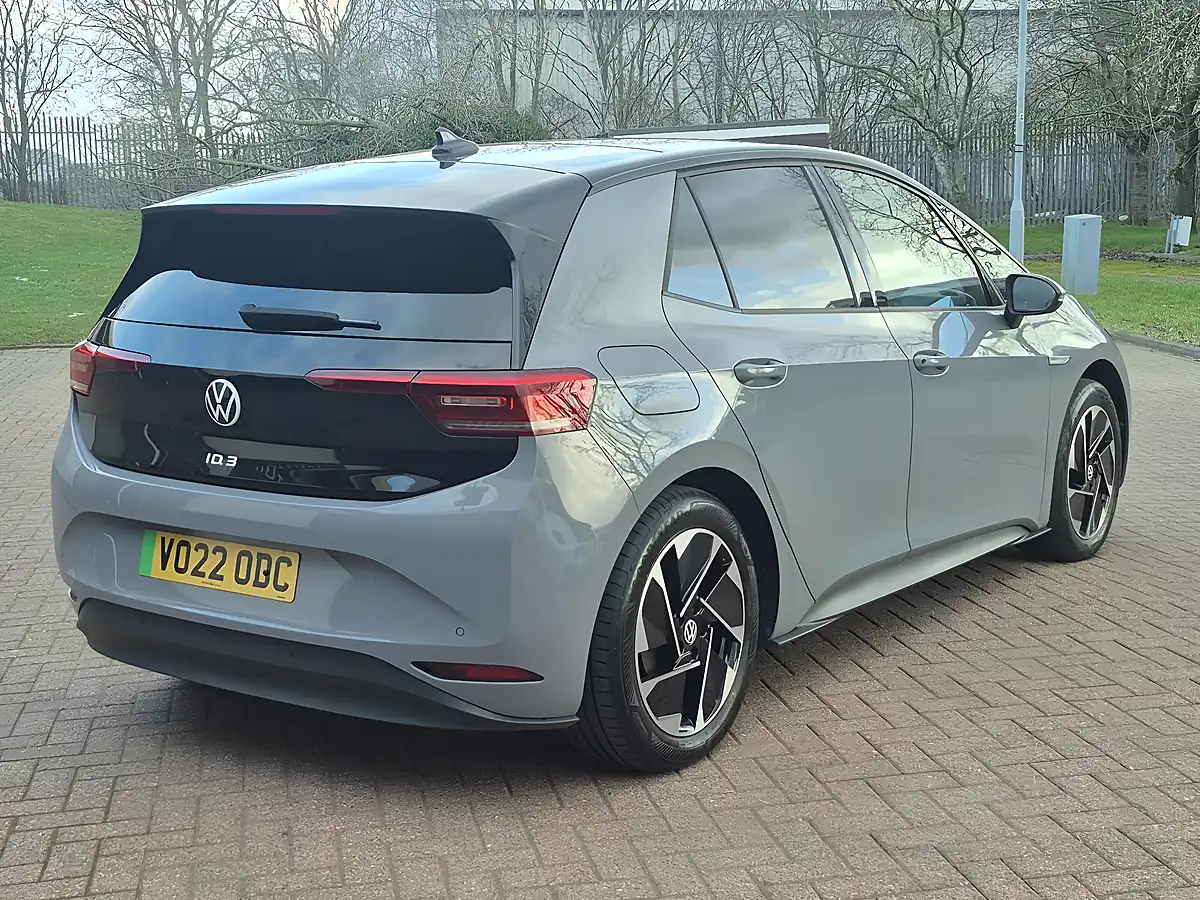 Used 2022 Volkswagen ID.3 Pro Performance Family Moonstone Grey - Interior and Exterior details 4