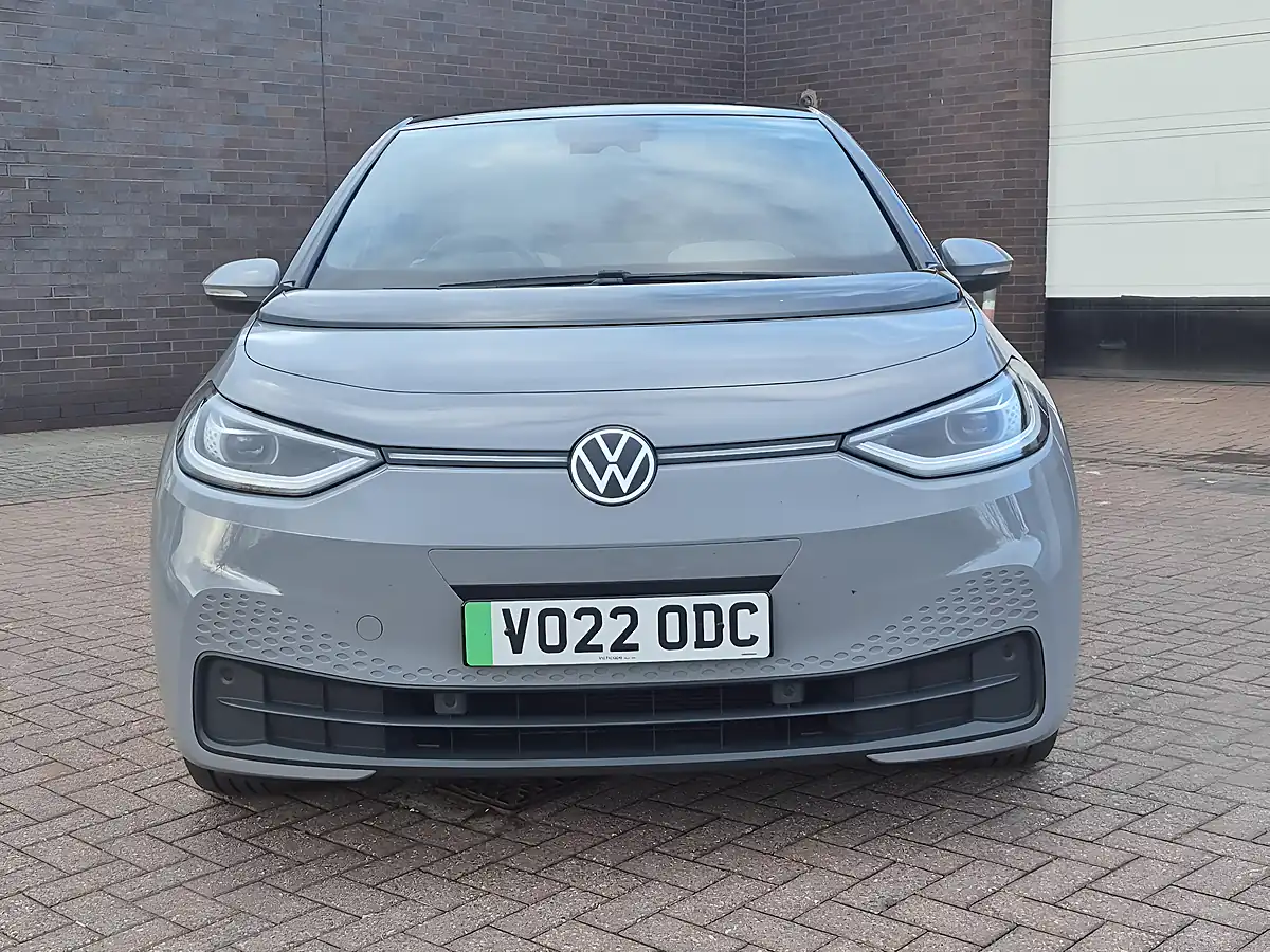 Used 2022 Volkswagen ID.3 Pro Performance Family Moonstone Grey - Interior and Exterior details 9