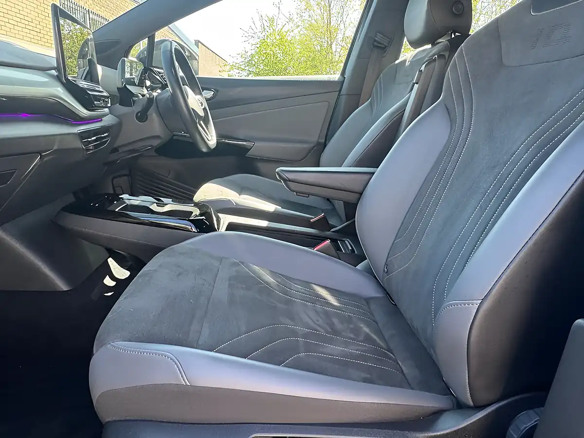 Used 2022 Volkswagen Id.4 Life Grey - Interior and Exterior details 13