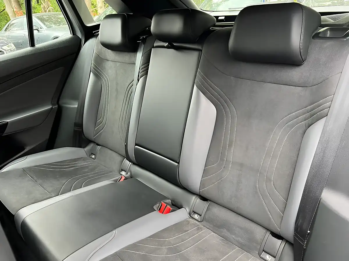 Used 2022 Volkswagen Id.4 Life Grey - Interior and Exterior details 15