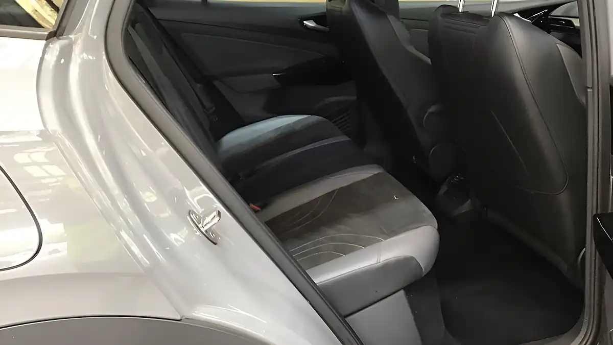 Used 2022 Volkswagen Id.4 Life Grey - Interior and Exterior details 13