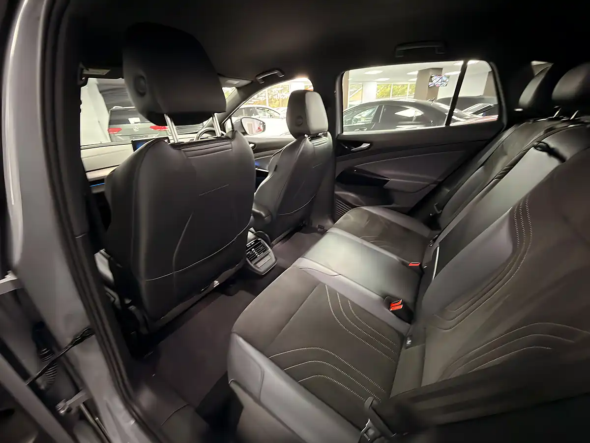 Used 2022 Volkswagen ID.4 Life Moonstone Grey - Interior and Exterior details 10