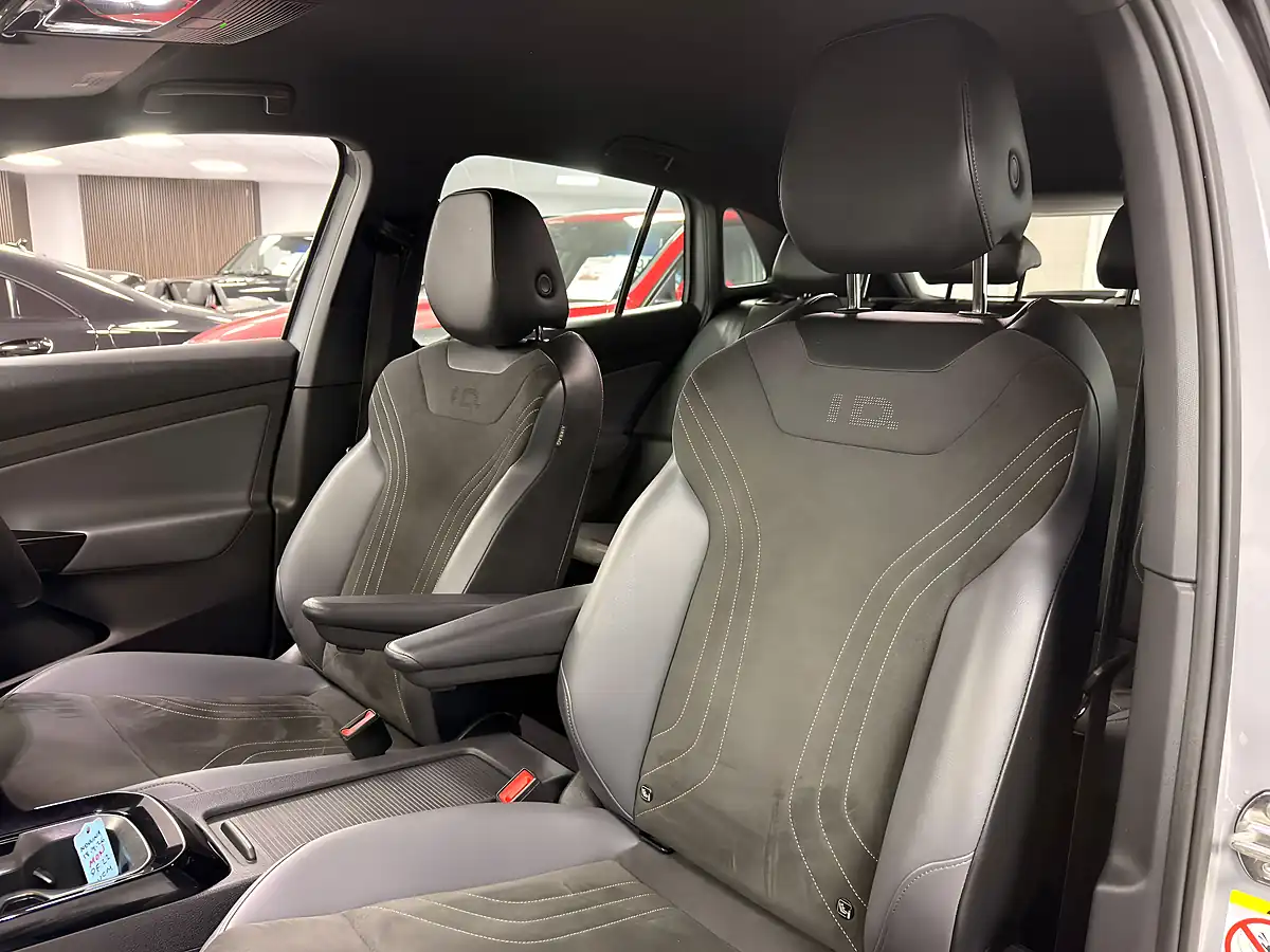 Used 2022 Volkswagen ID.4 Life Moonstone Grey - Interior and Exterior details 18