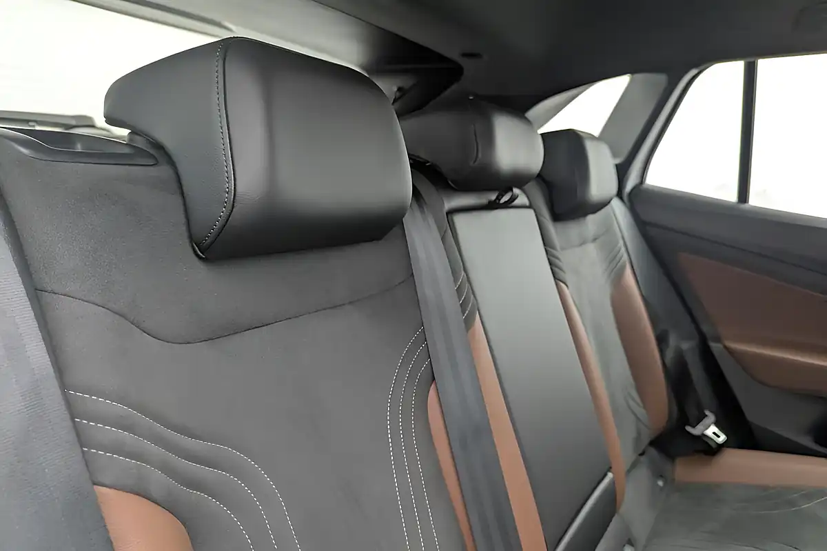 Used 2022 Volkswagen ID.4 Life White - Interior and Exterior details 18