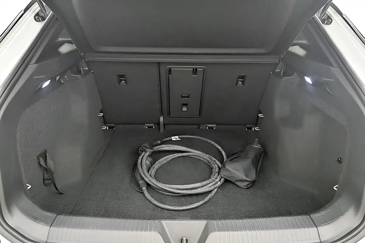Used 2022 Volkswagen ID.4 Life White - Interior and Exterior details 19