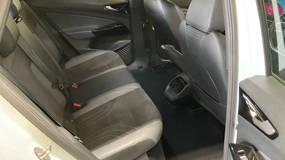 Used 2022 Volkswagen ID.4 Life White - Interior and Exterior details 9