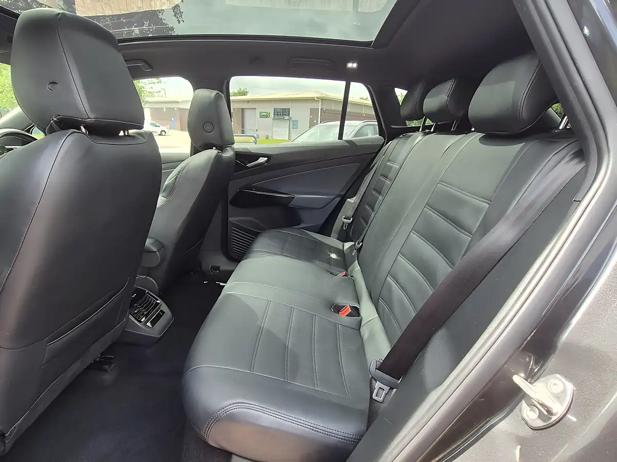 Used 2022 Volkswagen ID.4 Pro Performance Grey - Interior and Exterior details 17