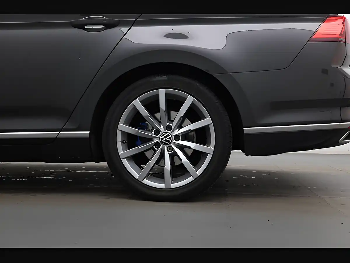 Used 2022 Volkswagen Passat Advance Manganese Grey - Interior and Exterior details 12