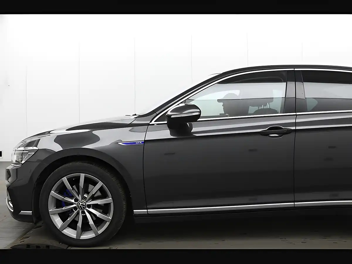 Used 2022 Volkswagen Passat Advance Manganese Grey - Interior and Exterior details 9