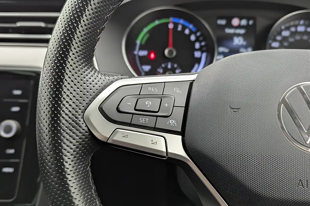 Used 2022 Volkswagen Passat Gte Grey - Interior and Exterior details 14