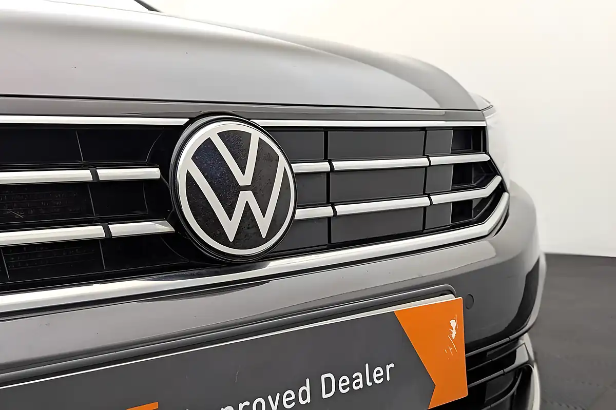 Used 2022 Volkswagen Passat Gte Grey - Interior and Exterior details 17