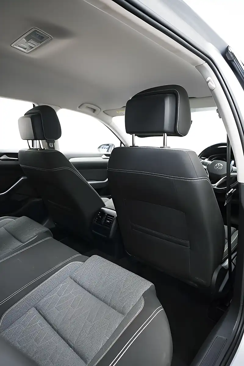 Used 2022 Volkswagen Passat Se Nav Silver - Interior and Exterior details 11