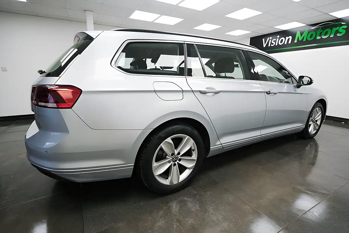 Used 2022 Volkswagen Passat Se Nav Silver - Interior and Exterior details 4